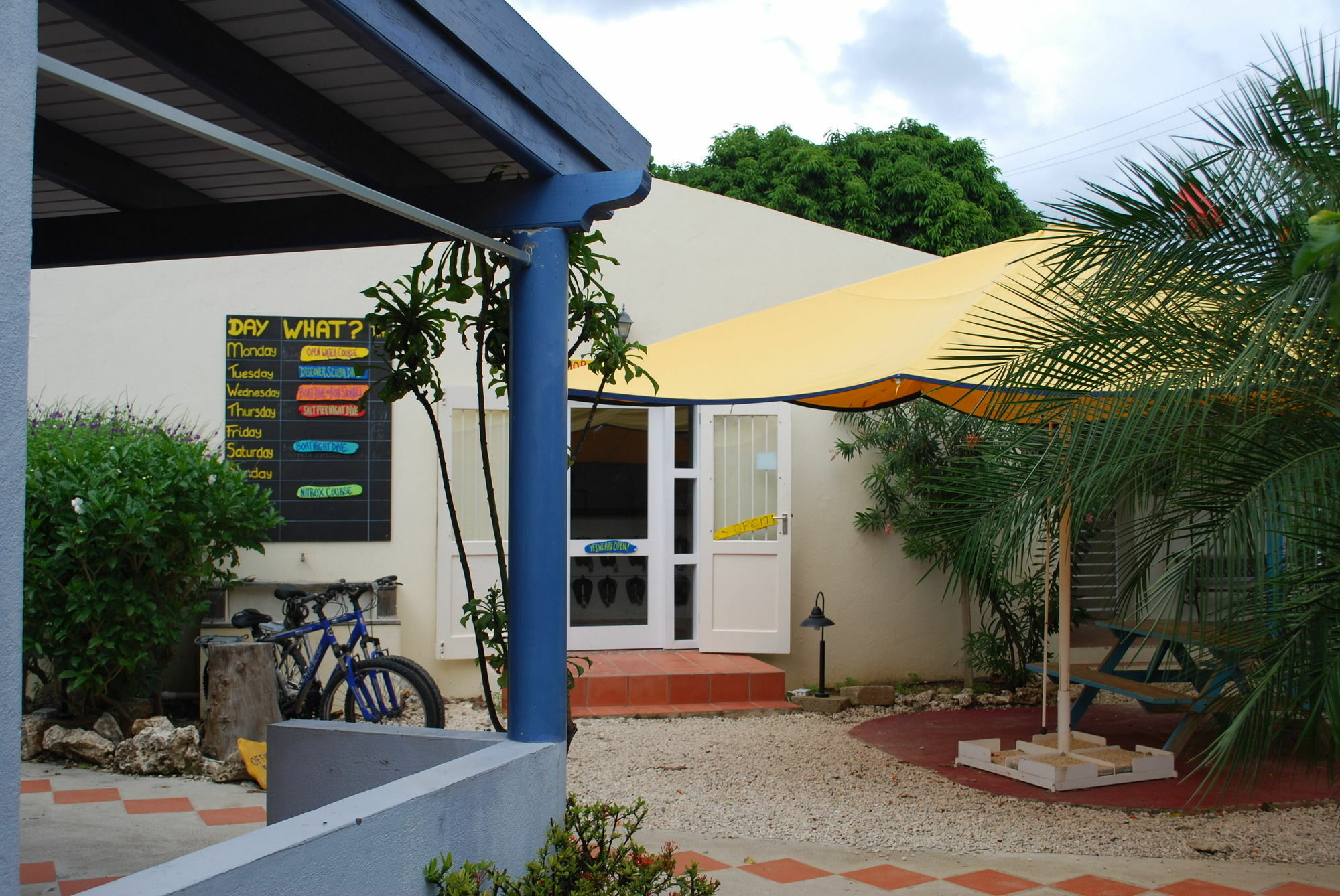 Caribbean Club Bonaire Aparthotel Екстериор снимка
