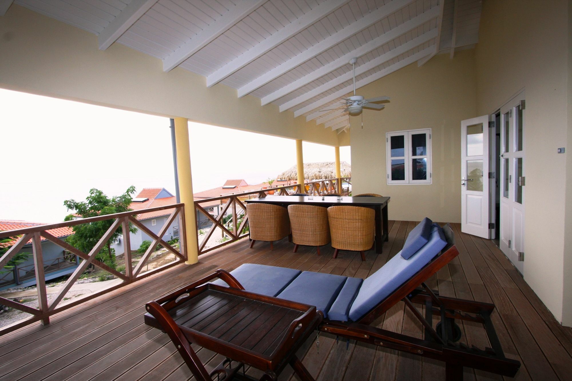 Caribbean Club Bonaire Aparthotel Екстериор снимка