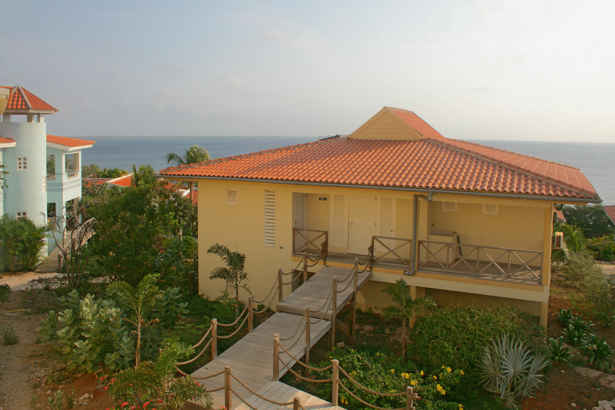 Caribbean Club Bonaire Aparthotel Екстериор снимка